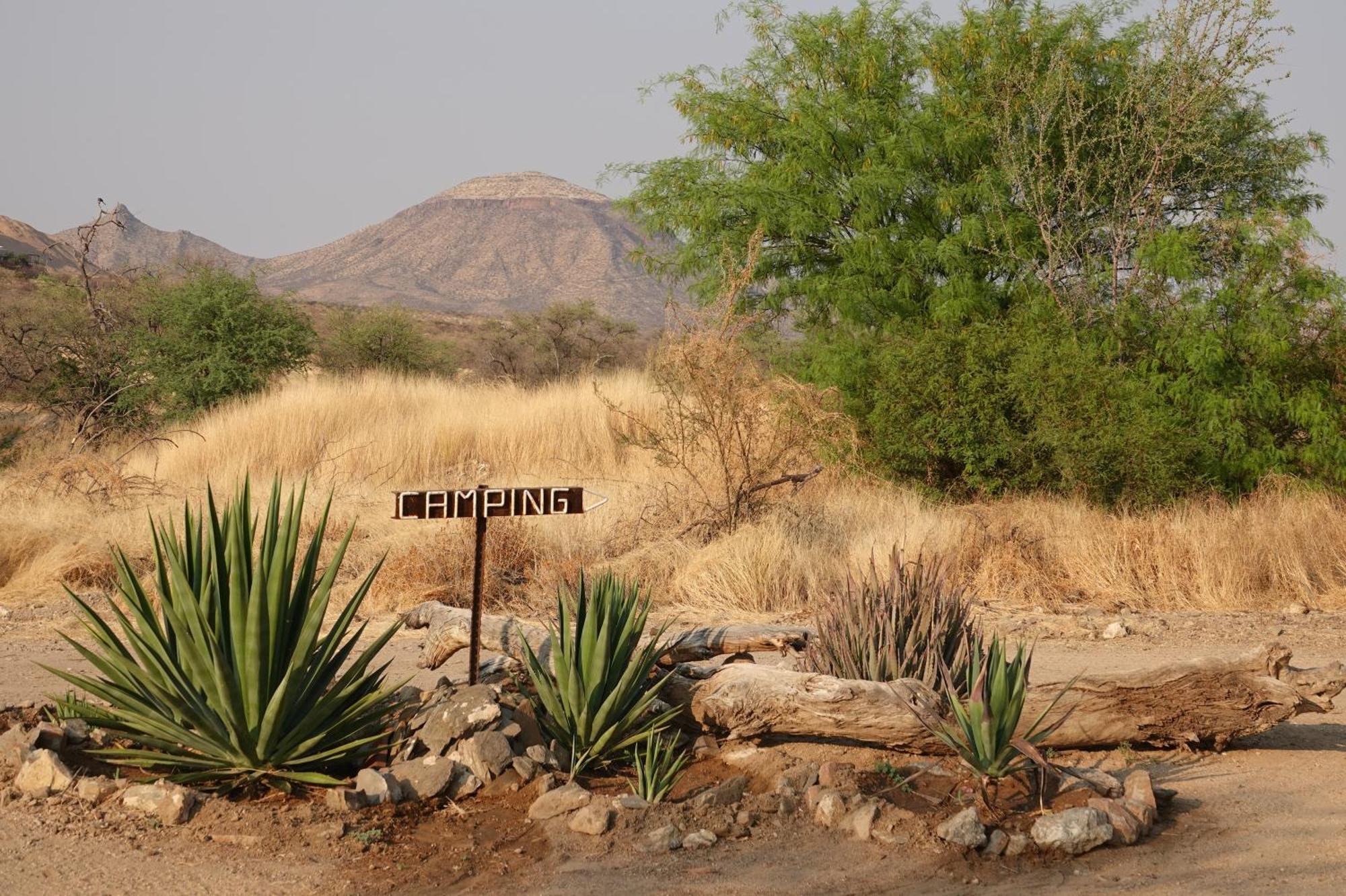 Camp Mara Hotel Omaruru Buitenkant foto