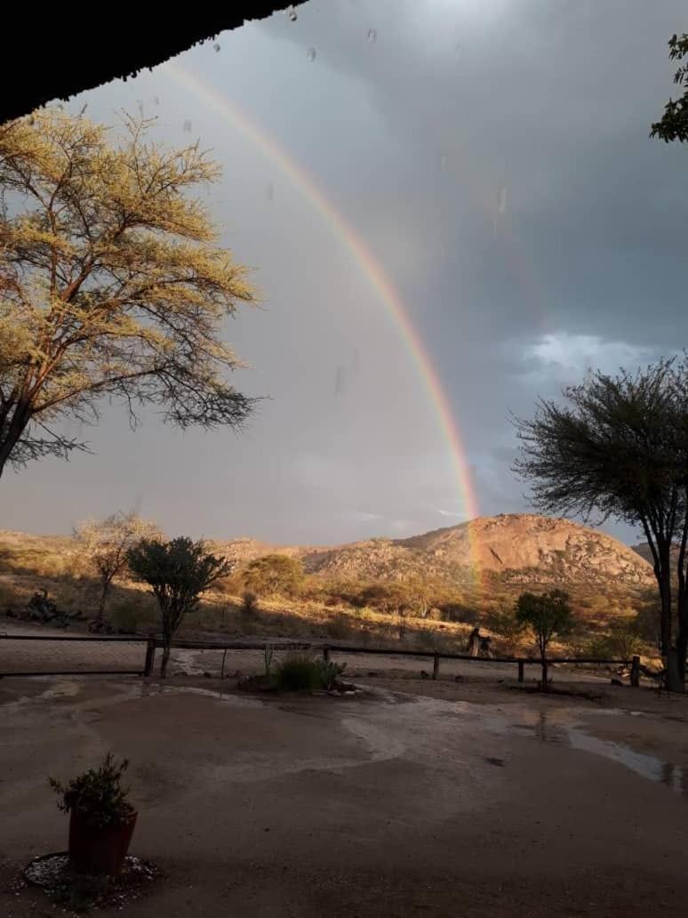 Camp Mara Hotel Omaruru Buitenkant foto